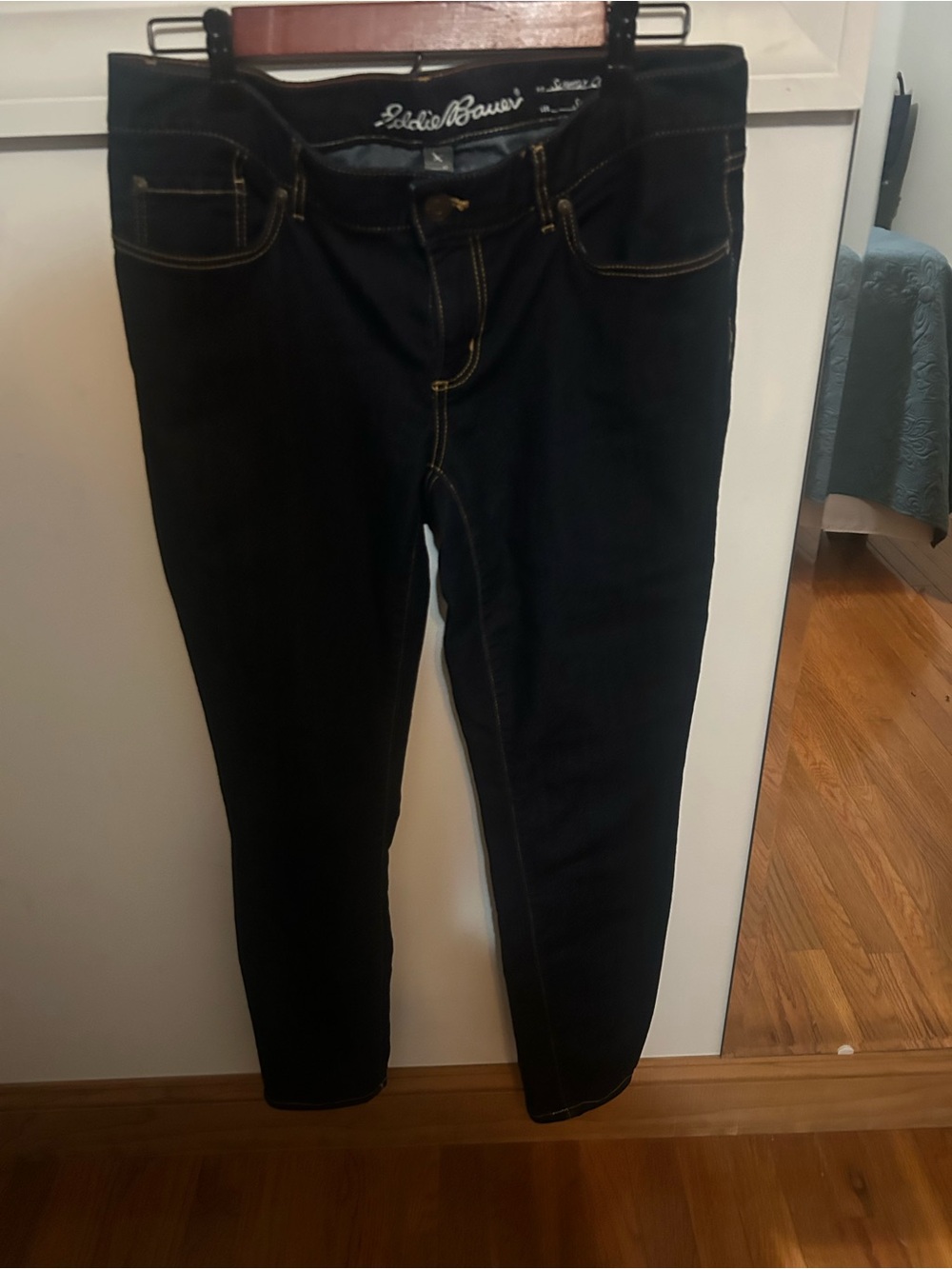 Eddie Bauer Woman's Slightly Curvey Skinny Dark Blue Stretch Jeans